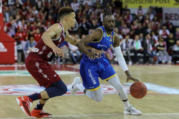 对紧逼防守 对紧逼防守