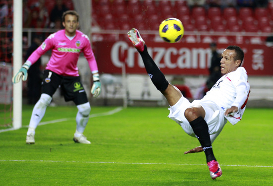 横扫对手 横扫对手